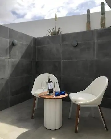 Canaryislandshost I Lino * Famara